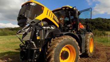 Трактор JCB Fastrac